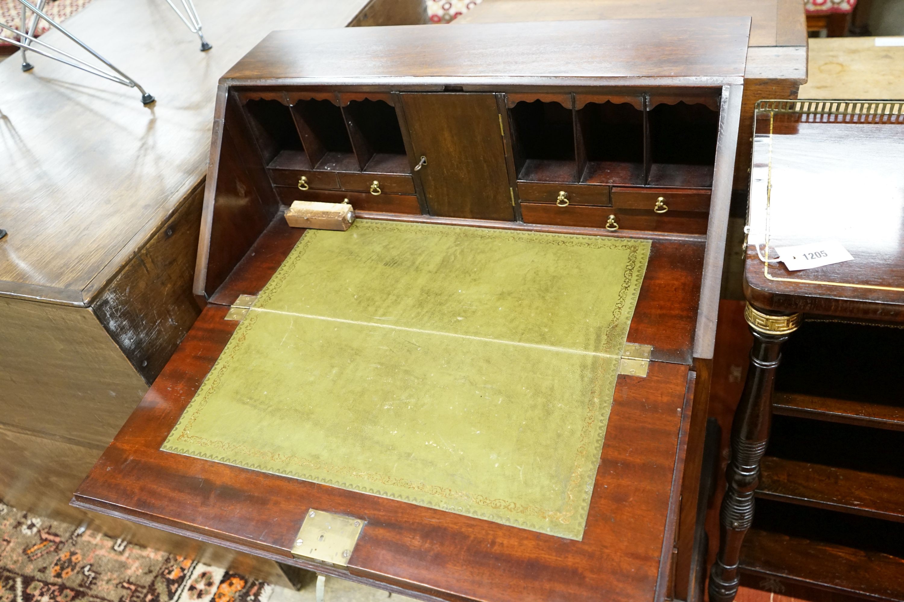 A small George III mahogany bureau, width 73cm, depth 42cm, height 99cm